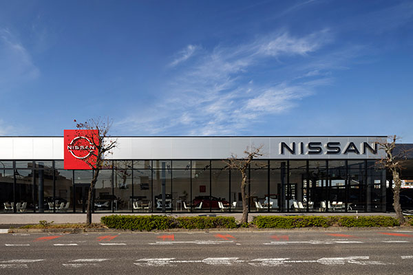 三河日産 岡崎中央店 自動車ショールーム事例写真