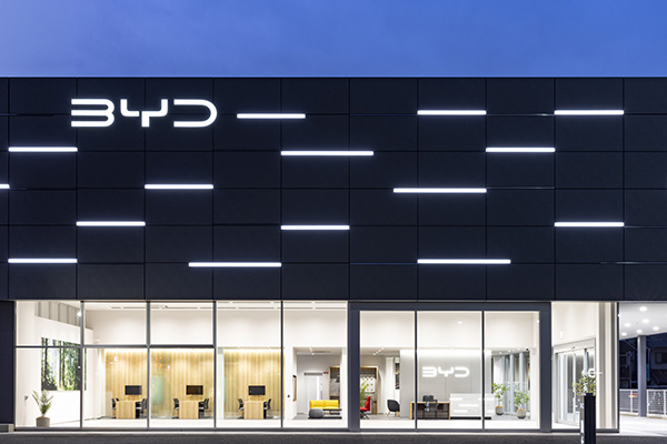BYD AUTO 滋賀 自動車ショールーム 事例写真