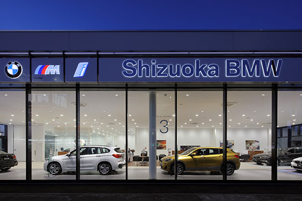 Shizuoka BMW 富士店 自動車ショールーム 事例写真