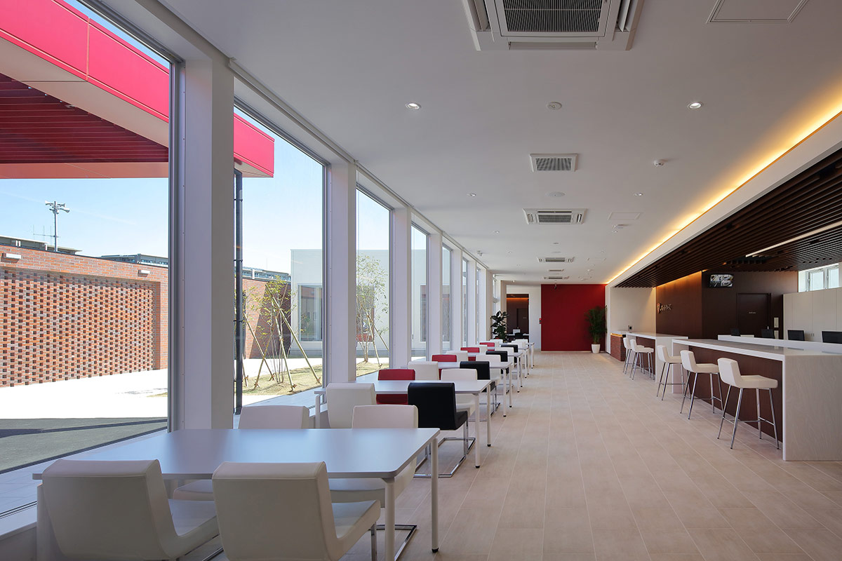 Jネットカーズ 越谷レイクタウン店 設計監理 事例写真